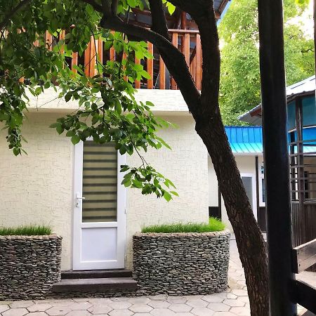 Park Hostel Osh Ngoại thất bức ảnh