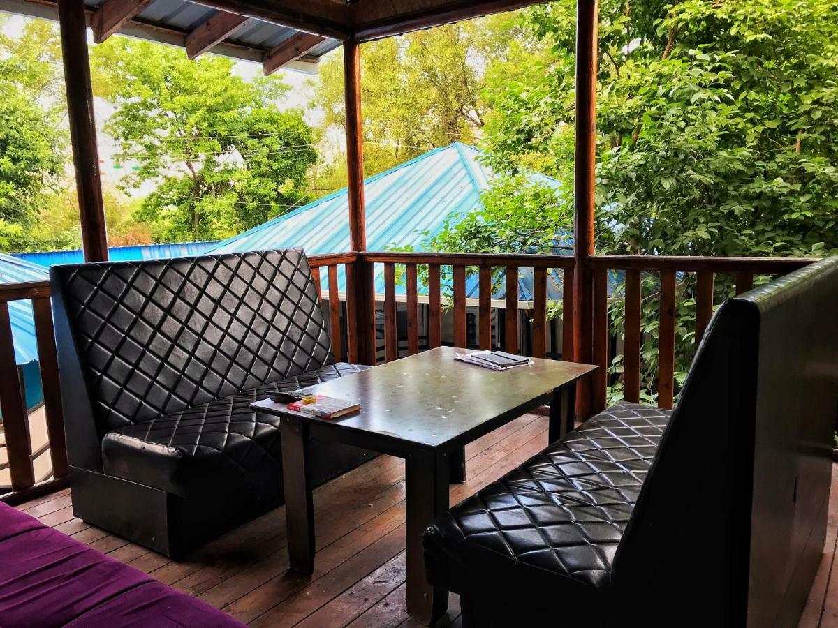 Park Hostel Osh Ngoại thất bức ảnh