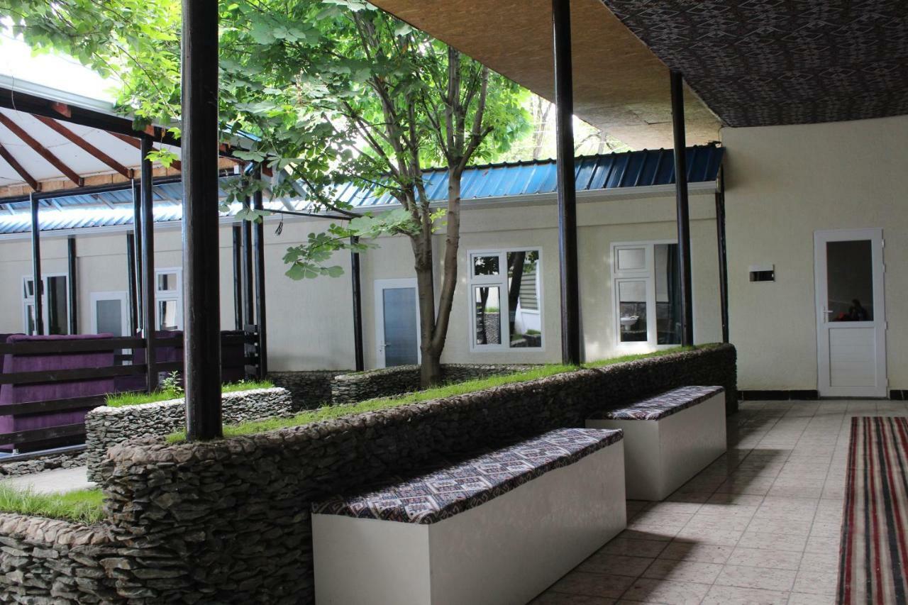 Park Hostel Osh Ngoại thất bức ảnh