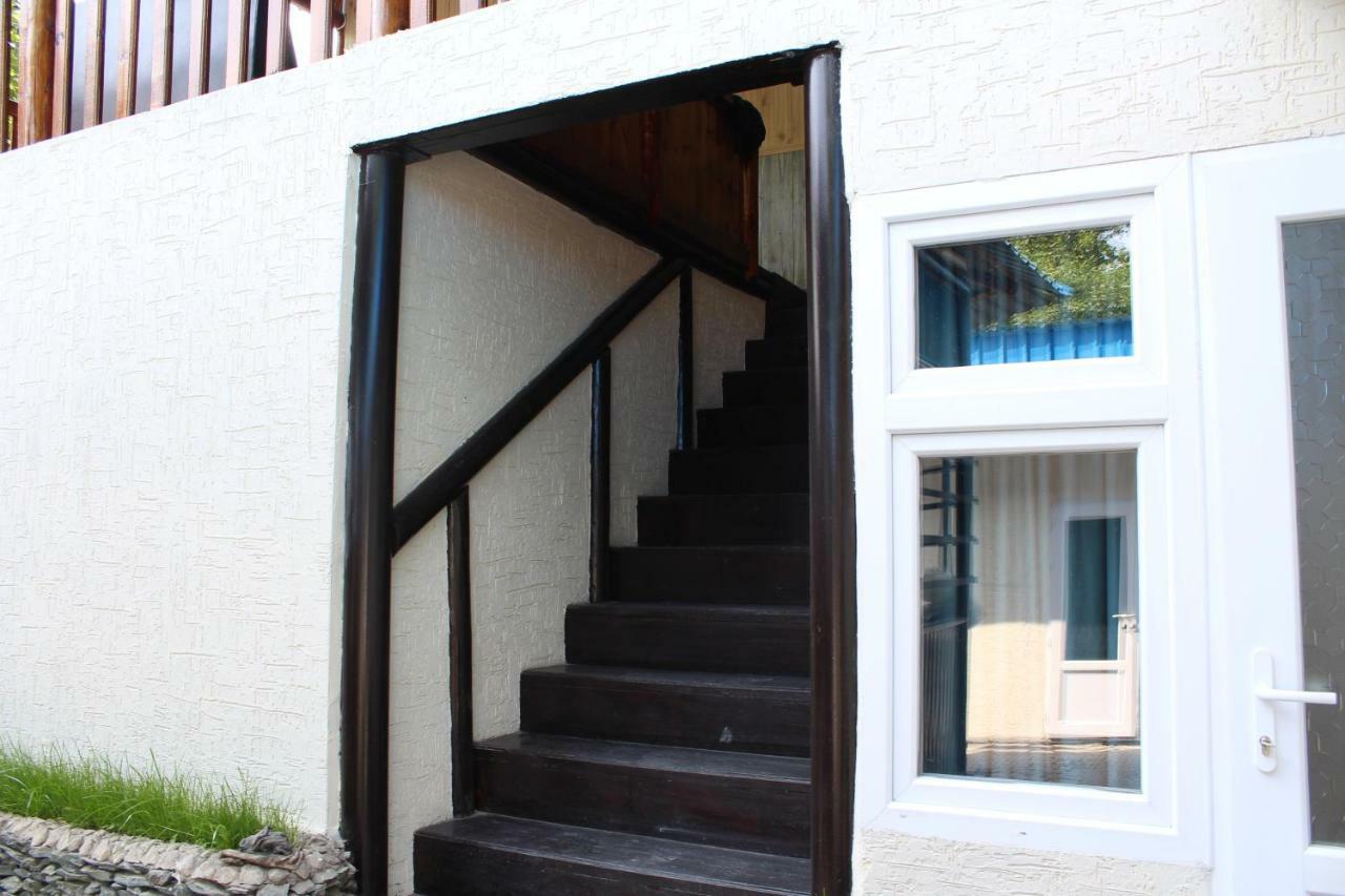 Park Hostel Osh Ngoại thất bức ảnh