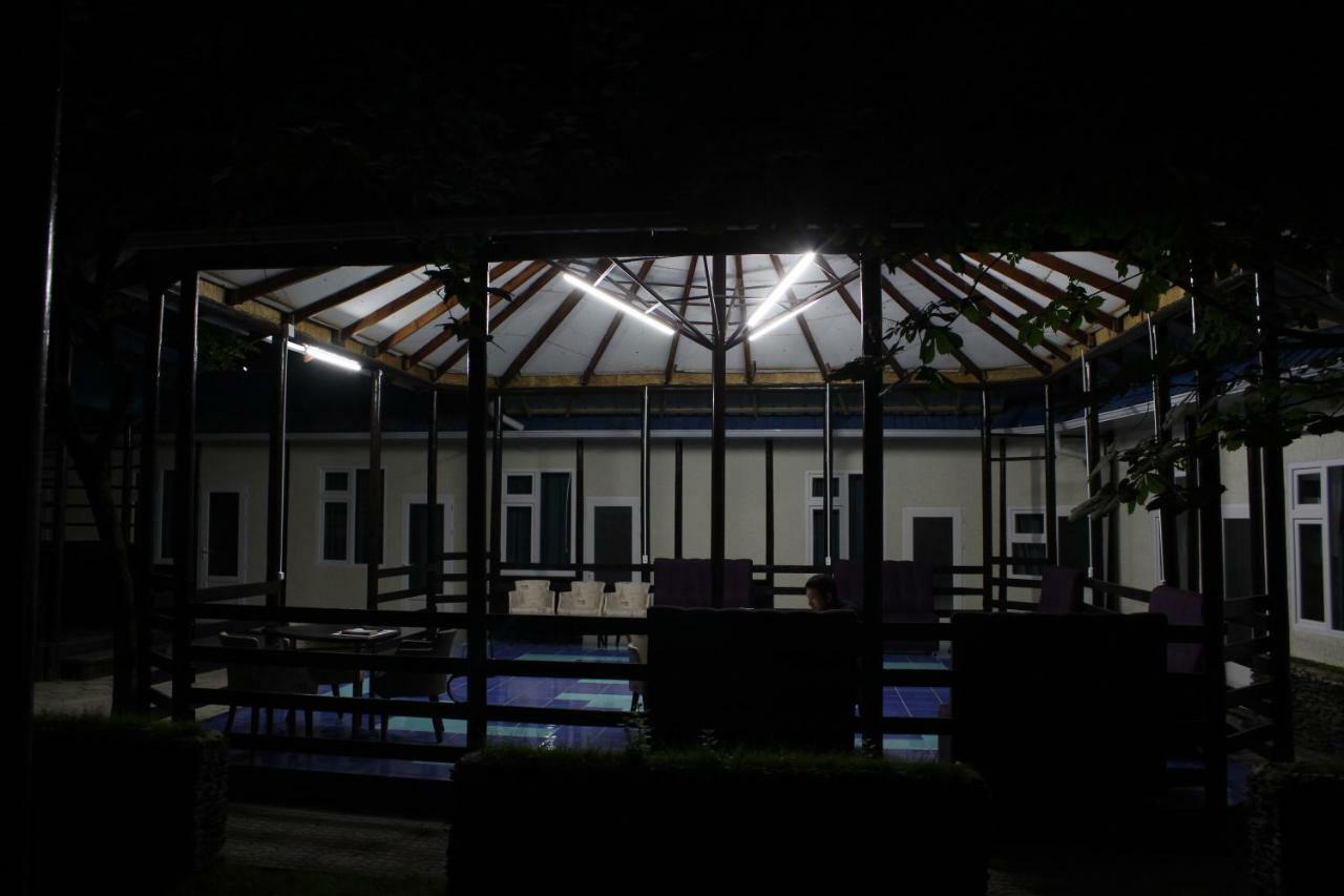 Park Hostel Osh Ngoại thất bức ảnh