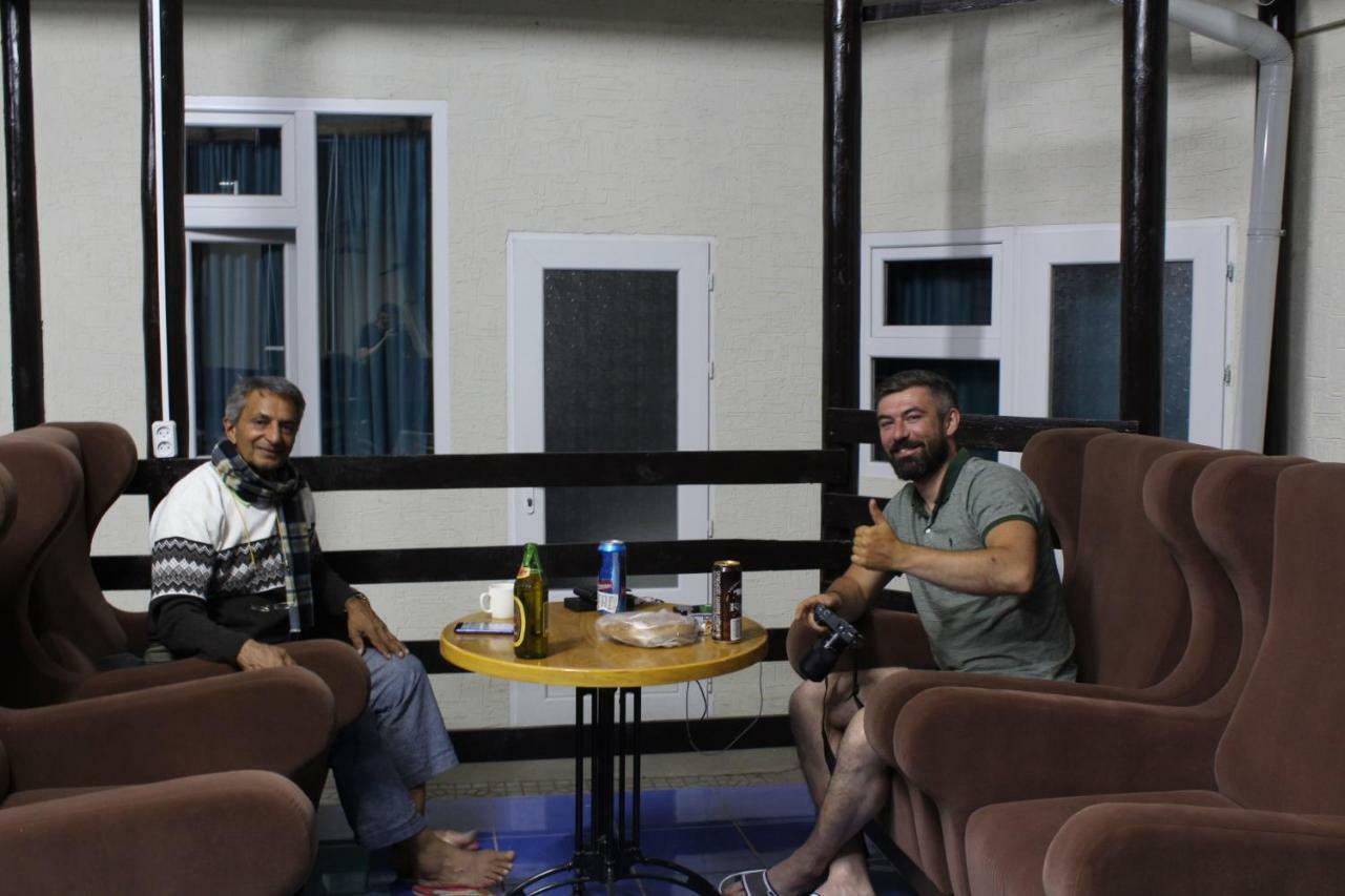 Park Hostel Osh Ngoại thất bức ảnh