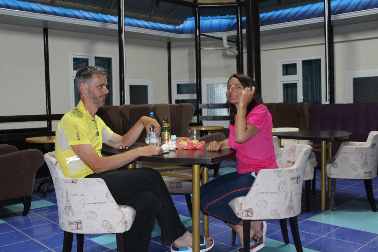 Park Hostel Osh Ngoại thất bức ảnh